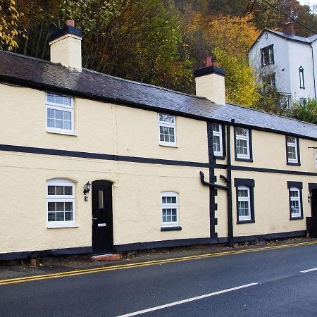 Minafon Villa Llangollen Exterior photo
